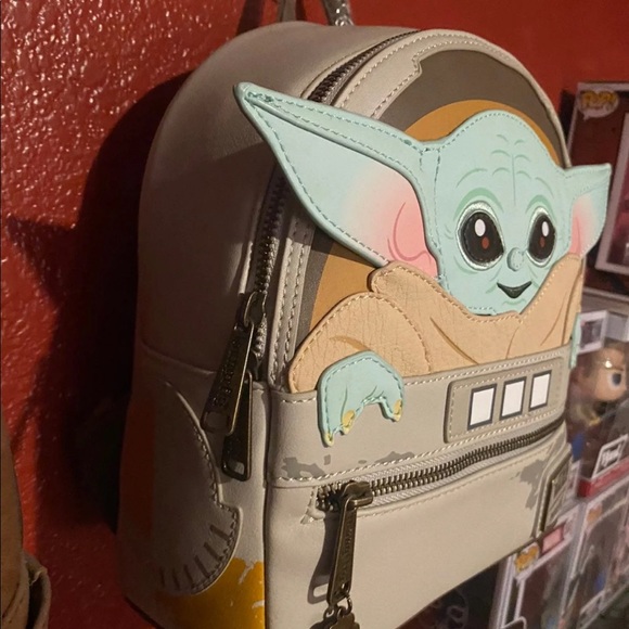 Grogu ( Baby Yoda ) Loungefly Mini-Backpack - Picture 2 of 3